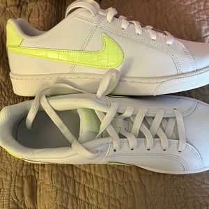 Brand new Nike Sneaker White/Lime Leather